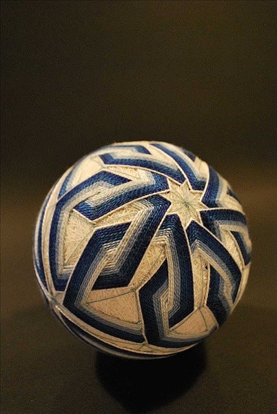 手鞠球（temari）是民间手工艺术的一...