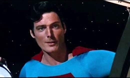 恶搞视频    当《地心引力》遭遇《超人...