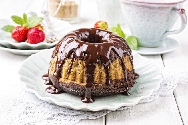 巧克力蛋糕与树莓图片