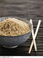 新鲜食材-瓷碗中的大米