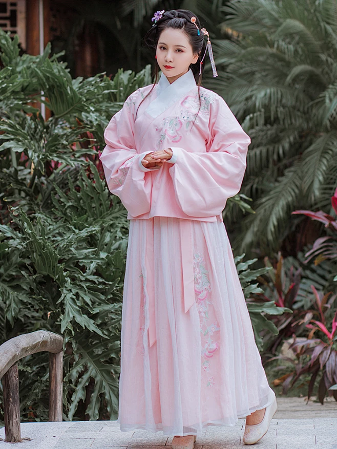 【寺桃花】汉衣晟道原创汉服交领袄裙褶裙刺绣非古装秋冬改良汉服-淘宝网-花瓣网