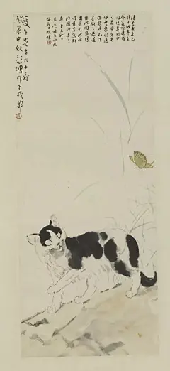 上海博物馆“弘一斋”书画精品展
徐悲鸿《猫蝶图》轴 
弘一斋藏近现代画家画作有徐悲鸿《古柏图》轴、《盆景山茶图》轴、《猫蝶图》轴等。其中，《猫蝶图》轴是徐悲鸿四十九岁时，为祝贺复生先生六十大寿而作。图中黑白花猫造型准确，神态刻画生动。 