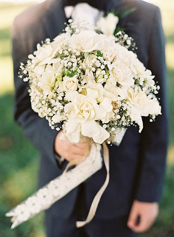 小清新的满天星新娘手捧花