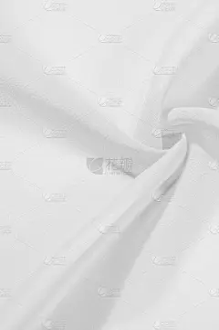 纹理背景模式。白色丝织品,带有淡淡的丝质光泽.它非常适合你的设计，口音，墙纸，海报和明信片.