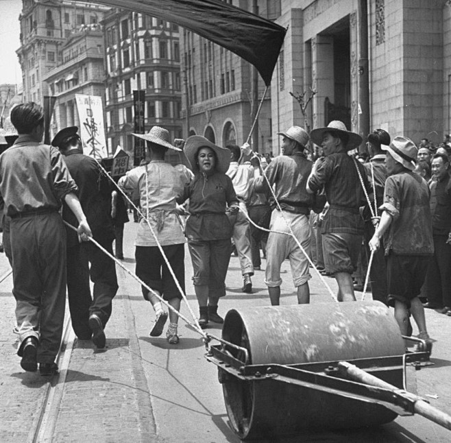 1947年7月21日，上海。市民游行反对...