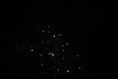 免费鞭炮闪耀图片爆竹春节除夕爆炸光芒四射火花点燃喜庆热闹烟花多姿多彩燃烧素材高清背景璀璨新年818A9831 – 饿狐背景网站-微距高清设计素材免费图片下载海报壁纸摄影背景素材，背景图，背景墙，背景板，背景图片，背景纹理，背景板设计，背景材质，背景大图