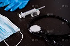 兽医或医疗设备。防护手套和口罩，听诊器，注射和疫苗。医学的概念