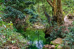 El Chuveje瀑布和清澈湛蓝的海水。