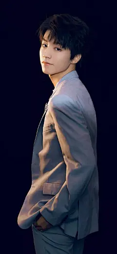 王俊凯壁纸丨我的未来有你_mine : You're mine All mine Oh mine 许下愿望将幸福那一页翻开 我的未来有你每篇都精彩 当你走过来 扰乱我的节拍 心动的感觉值得我认真的等待 …