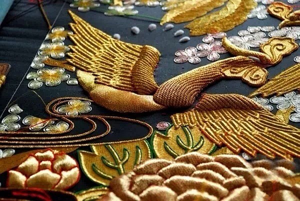 中国四大名绣之一 · 潮绣 】 “ 传起源于唐代，成熟于明清。点划分