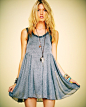 Free People 'Here Comes the Sun' May 2012 Lookbook









五月份的Free女郎都回归朴实、平淡，在浅棕色的背景上，模特们都摆弄着头发做出轻松的姿势。当每个人都认为夏天就应该展示性感的时候，Free People的五月Lookbook展示出少女的迷人气息：紫红色、西瓜红、深灰色配上轻松自如的剪裁，如此平静可人！


(9张)