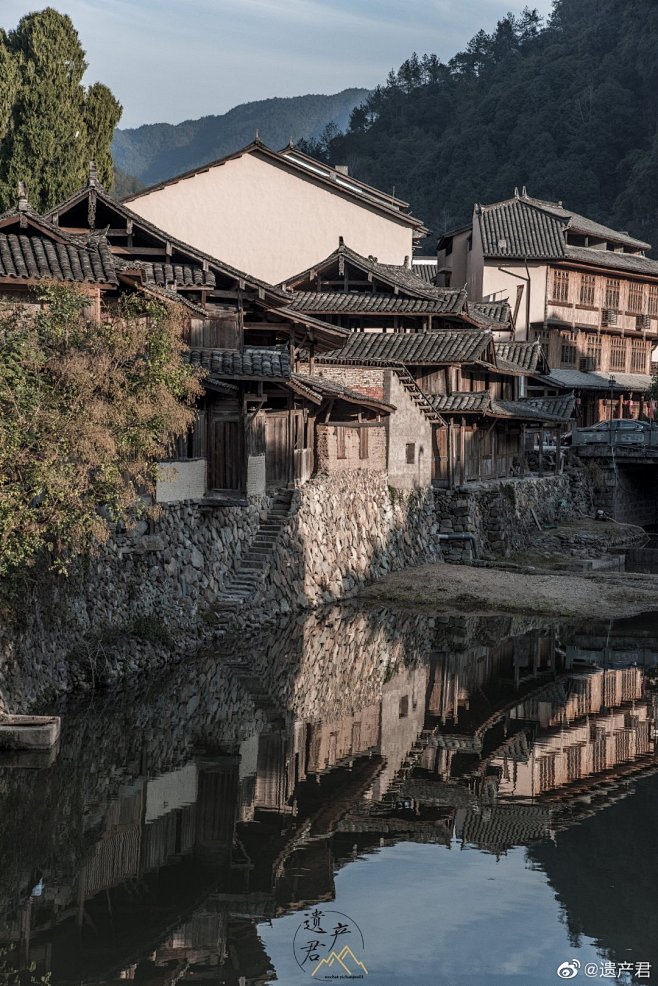 浙江温州地区的古村落众多，沿着楠溪江一带可以看到很多像宋画里一样的传统民居