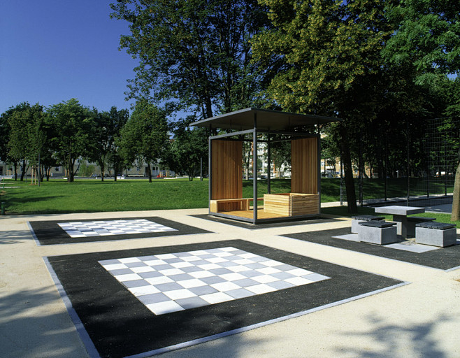 现代景观亭及国际象棋棋盘