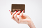 财务项目,金融版,指甲油,修指甲,美_gic11128691_a woman holding a credit card in her hand_创意图片_Getty Images China