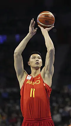 易建联短暂的NBA生涯中也留给我们很多的高光时刻，快来看看吧。