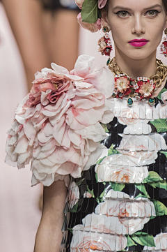 三天er采集到Dolce&Gabbana2019年春夏高级成衣时装发布