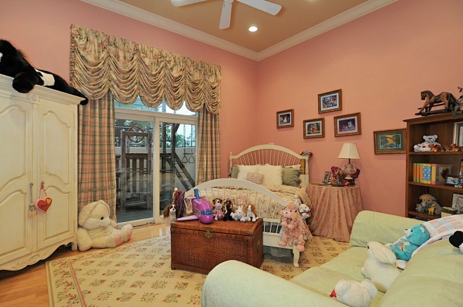 欧式简约粉色卧室装修效果图 女生卧室图片