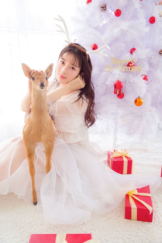 赵韩樱子甜美写真曝光演绎俏皮梦幻圣诞节网易娱乐