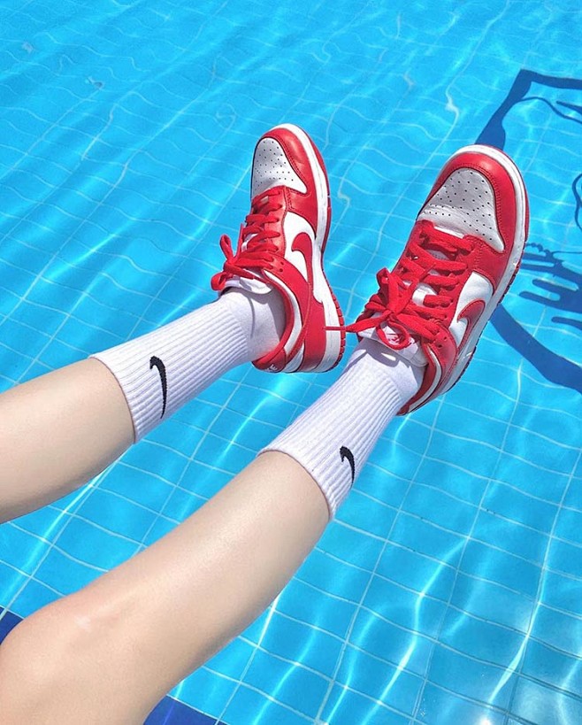 djsodataeri姜泰莉美玲元sandara天太热了球鞋女神越穿越少泳装晒鞋你