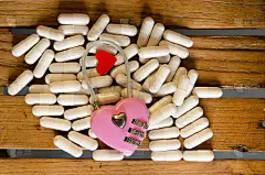 粉红胶囊上的万能药