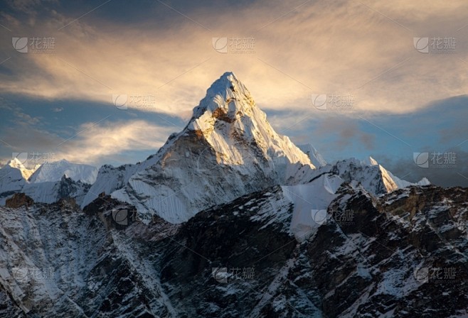 阿马达布朗峰夜晚风景珠穆朗玛峰山顶大本营金星山坤布天空 
