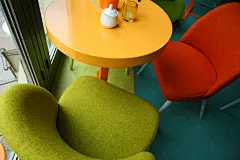 色彩迷人的cafein小酒馆