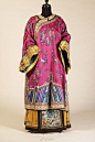 服装｜中国传统服装，清代。
关键词：古着、时尚史、服装史、复古风格、中式、配色参考。
图源：Pinterest。
圈组织：#艺术哲人##好物99# @艺术哲人 2武汉·湖北美术学院