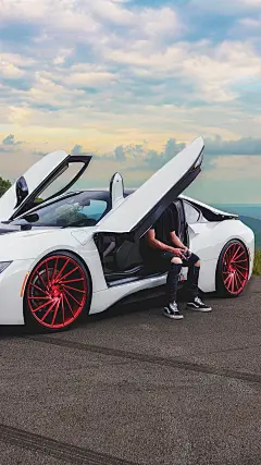 白色酷炫跑车手机壁纸