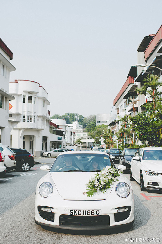 #婚礼秀# 婚车+鲜花，这样装饰婚车瞬间...