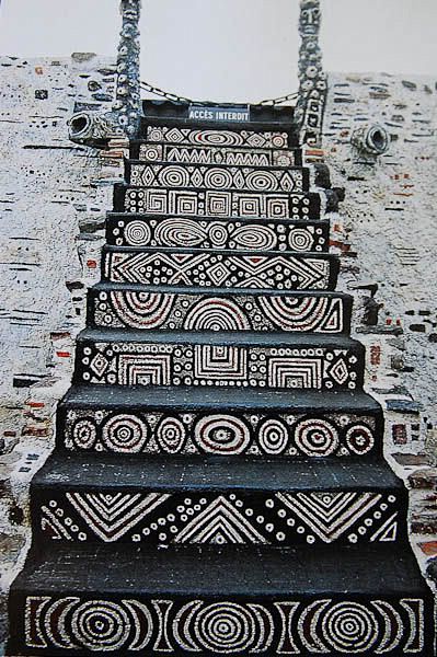 楼梯在法国局外人艺术家罗伯特·他汀的一次...