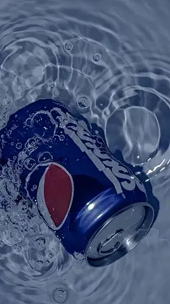 可乐在水中