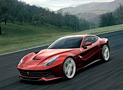 Ferrari F12 berlinetta 日内瓦车展首发。599的换代款，又兼有 F458的一点风格。