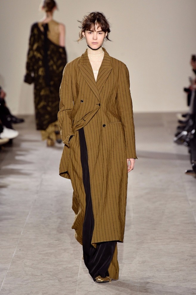 中国知名女设计师英国高级时尚品牌umawang王汁乌玛王2017秋冬系列