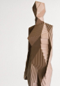 dvorets: Woman, Xavier Veilhan Sculptures réunissant volumes géométriques et lignes. Ombres et lumière intéressantes -: 