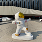 玻璃钢卡通雕塑定制商场售楼处户外大型太空人宇航员公仔美陈摆件-淘宝网