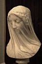 《蒙面纱的处女》（The Veiled Virgin），作者Giovanni Strazza。