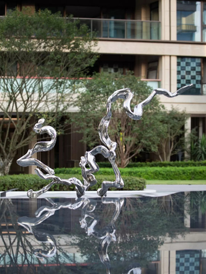 流线型不锈钢雕塑重庆金科九曲河丨元禾大千