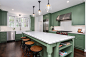 厨房-辛辛那提的传统厨房创意，带绿色橱柜，白色后挡板，不锈钢器具，一个岛台和白色台面