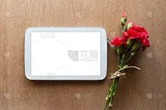 用玫瑰写在小黑板上的祝词母亲节快乐