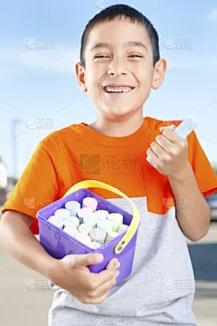 户外,男孩,进行中,学校操场,垂直画幅,正面视角,夏天,彩色图片,信心,纯洁