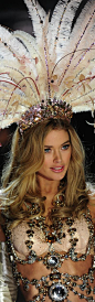 Doutzen Kroes...Victoria Secret Fashion Show ♥✤ Looks Very Beautiful, like it, visit online or local store to make the purchase