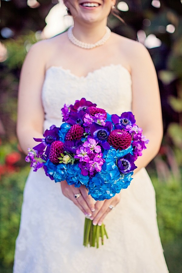 紫色的新娘手捧花
