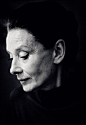 即使我们无法逃避衰老，那我们也要优雅的老去……#奥黛丽·赫本#（Audrey Hepburn）， 摄影师 Vincent Mentzel 摄于1988年