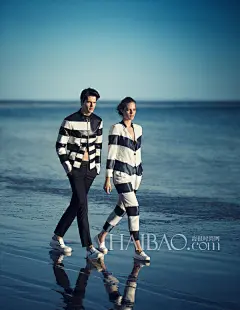 安普里奥·阿玛尼 (Emporio Armani) 2015春夏系列广告大片，由摄影师博·乔治(Boo George) 掌镜。在湛蓝的海天背景下，条纹设计与自然的对比形成了强烈的感召力，象征着充沛的活力和对未来的憧憬⋯⋯

了解更多 http://brand.haibao.com/article/1759880.htm#ixzz3QYRhQfer