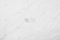 白色再生牛皮纸纹理作为背景。灰色的纸张纹理，旧的复古页或旧报纸的垃圾装饰。图案粗糙的艺术折痕垃圾信。