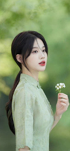 圆脸33采集到美女+素材