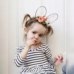 我心里有一个小孩，她每一次躲进角落，
都只是暂时的缺席。因为，她需要一点时间，
重新找到她在世界的位置。

水彩人物定制#水彩手绘##手绘头像##萌宝##宝宝头像# #萌宝头像萌宝插画# ​​​​