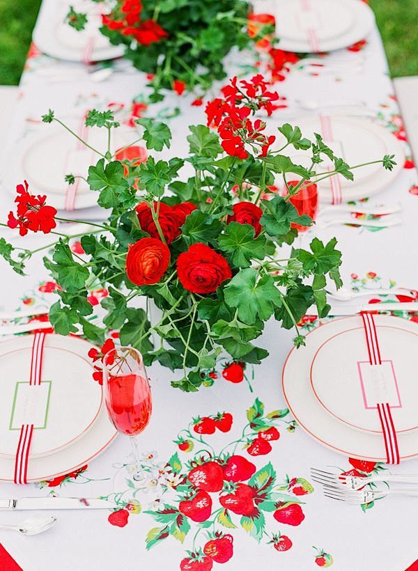 最适合春夏季节的水果主题婚礼，草莓在婚礼...
