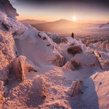 冬季俄罗斯，阳光下的雪景 ​​​​ ​ ...