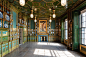 The Peacock Room

孔雀屋原本并不叫孔雀屋，这件屋子是19世纪英国船运大亨Frederick Richards Leyland在伦敦住宅的餐厅，因其大量的中国瓷器收藏和室内的华丽装饰而闻名。

在18、19世纪，餐厅是大户人家的绝佳“炫富”之地，因此其展示功能往往超过了实际的使用功能。而作为英国社会的顶级富豪，Leyland请来建筑设计师Thomas Jeckyll为他打造自己家中的餐厅，又请到印象派画家James McNeill Whistler来装饰内部。

Whistler接下孔雀屋